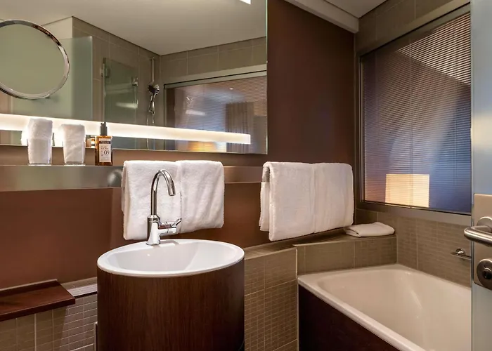 Moevenpick City, Historischer Wasserturm Im Schanzenpark Hotel 4*