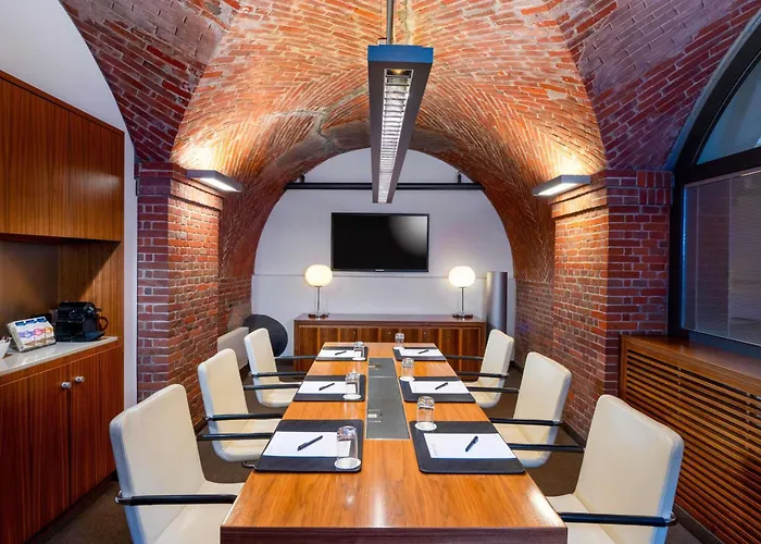 Hotel Moevenpick City, Historischer Wasserturm Im Schanzenpark